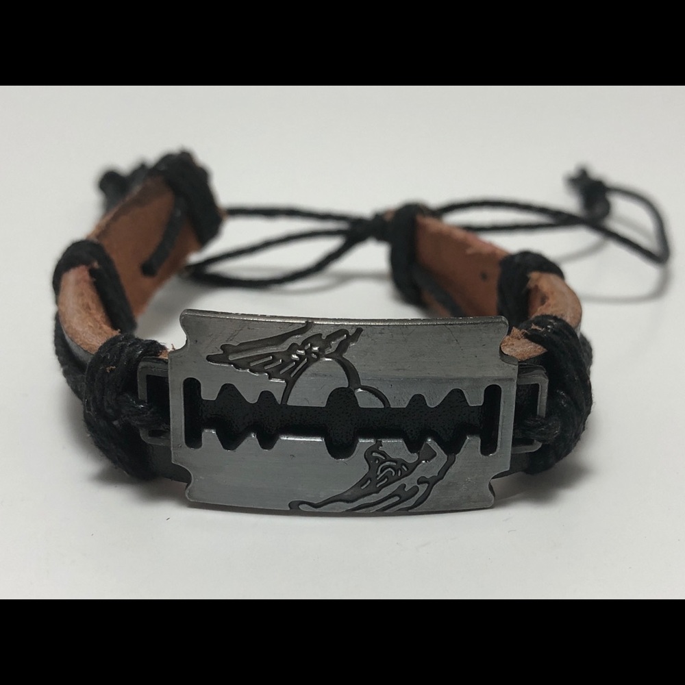 Razor heart leather bracelet